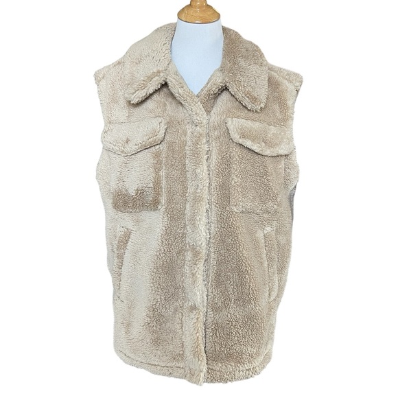 Calvin Klein Sherpa button down vest - Picture 5 of 14